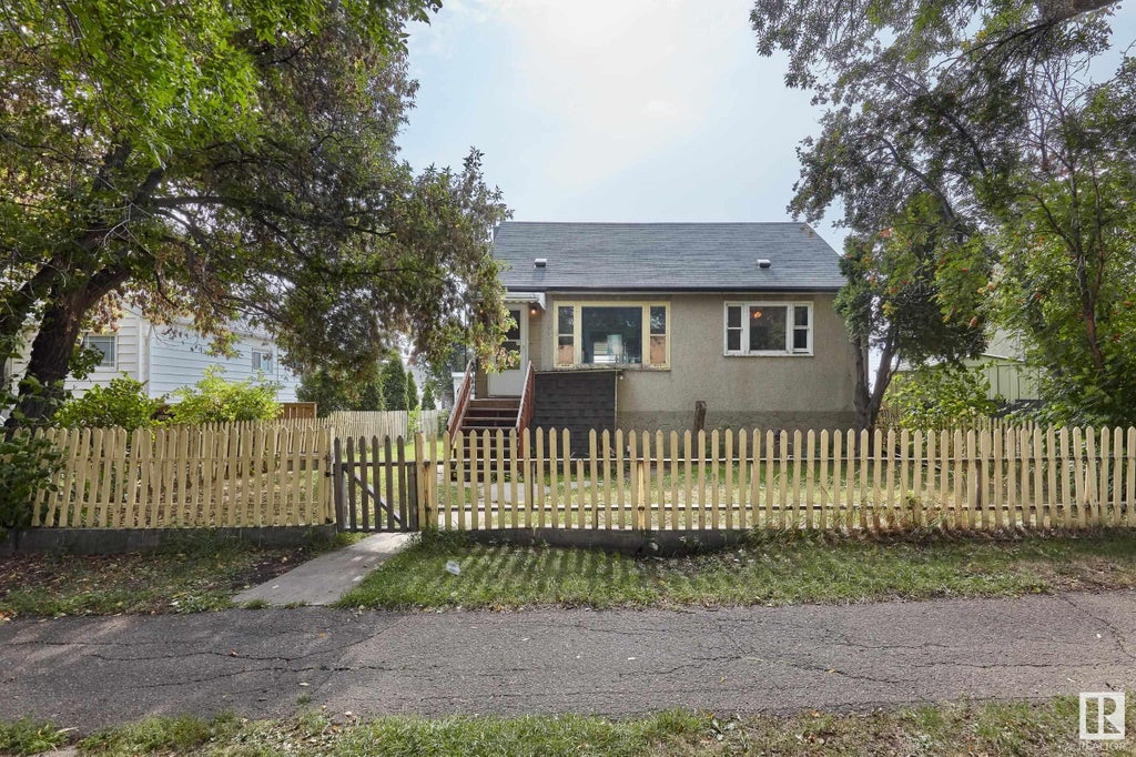 MLS® E4411508 9945 79 Avenue, Edmonton Single Family Home For Sale 448,000