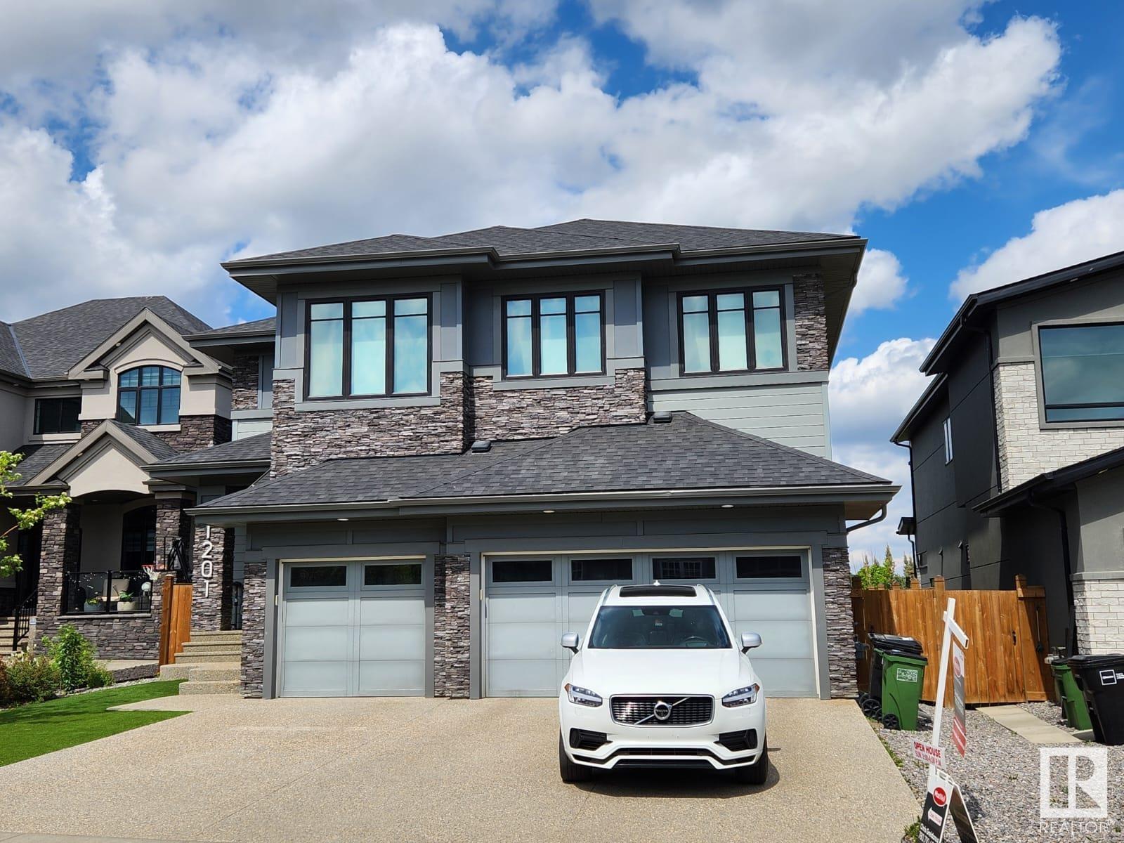 1201 Hainstock Green, Edmonton