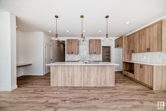 8215 Kiriak Loop Sw, Edmonton