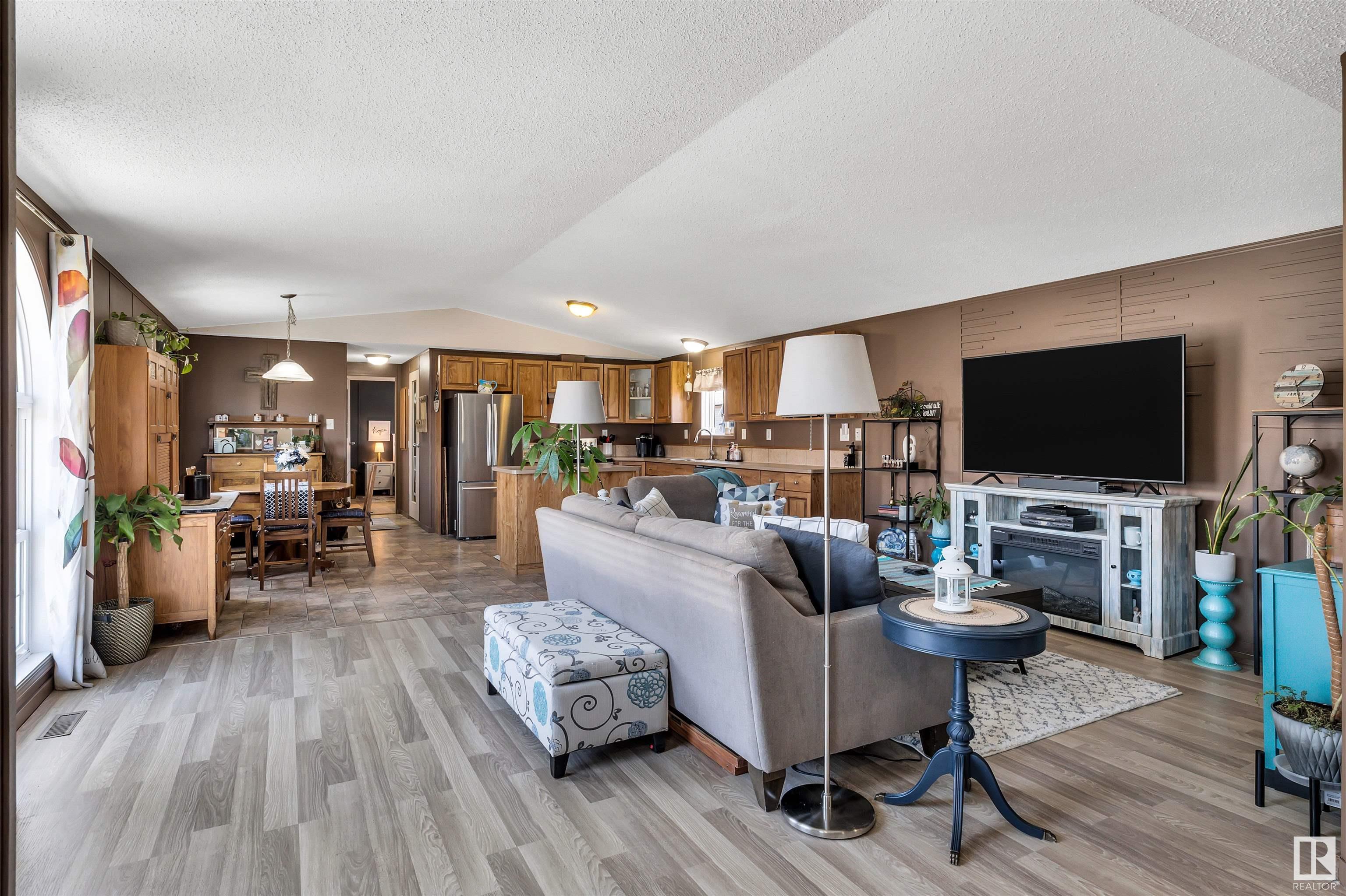 315 Maplewood Dr, Edmonton