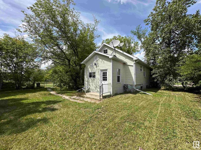 5012 49 Avenue, Ardmore