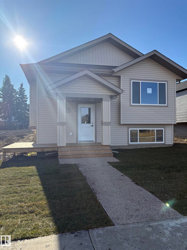 7413 44 Avenue, Camrose