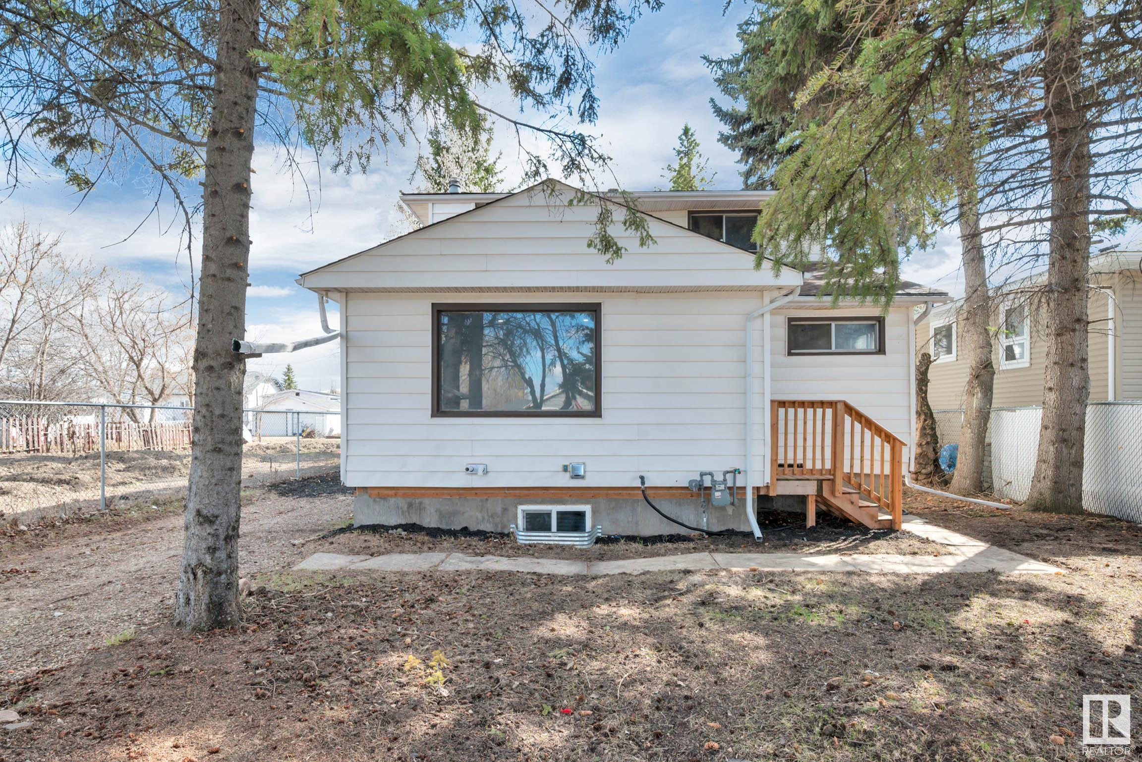 5017 46 Avenue, Calmar