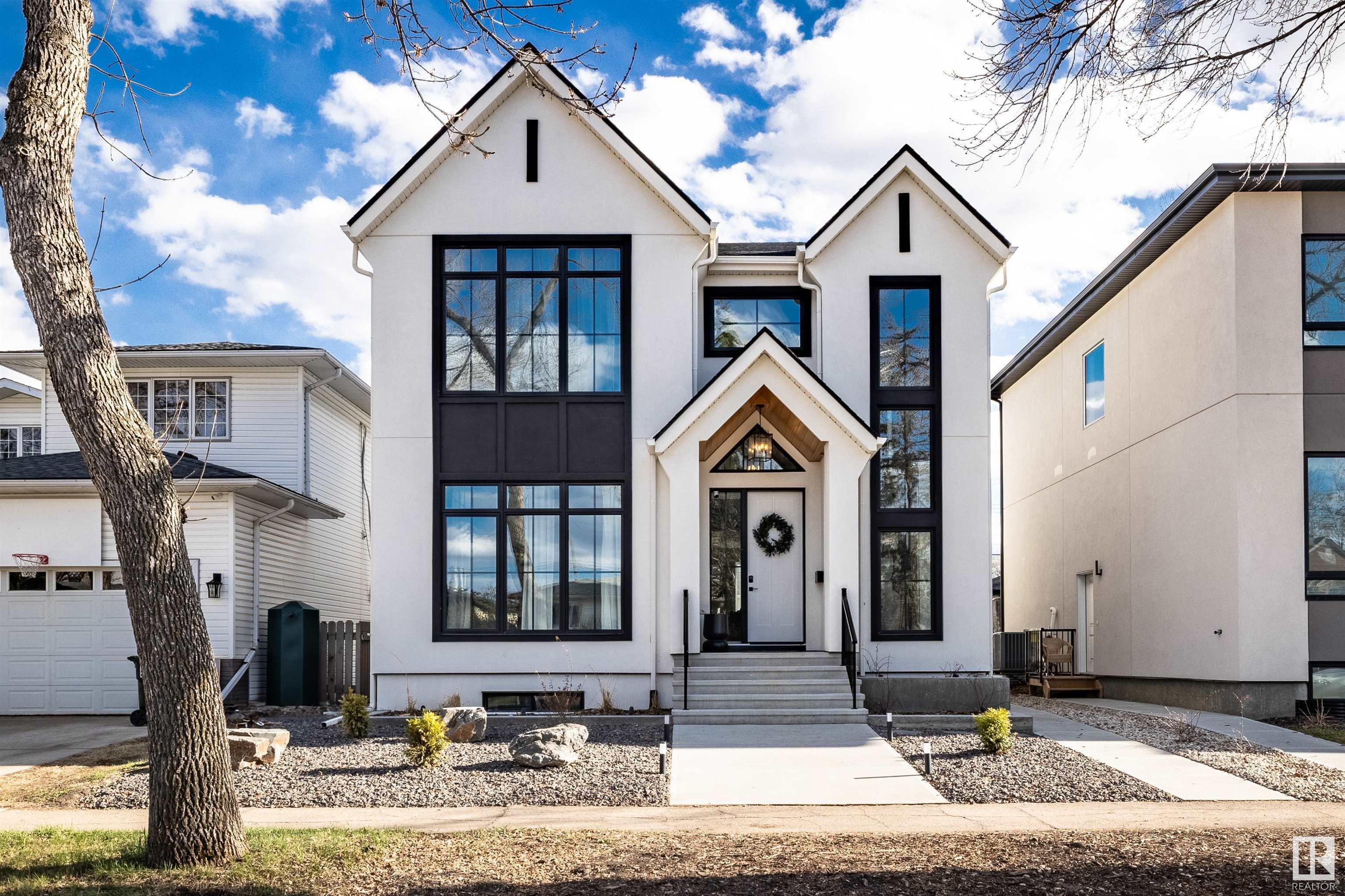 Photo for MLS®# E4433824 - home for sale at 6535 112a Street Northwest, Parkallen (Edmonton), Edmonton AB