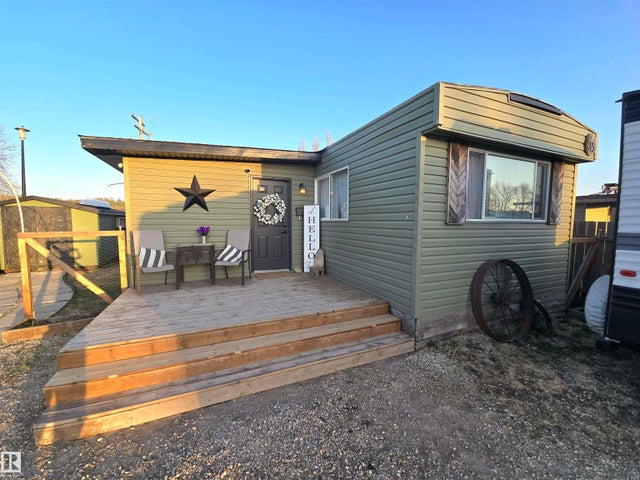 45 Riverside Trailer Court, Whitecourt Airport