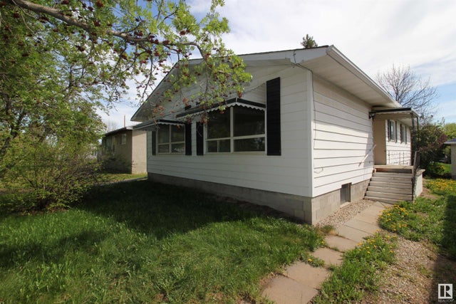 5027 49 Street, Warburg