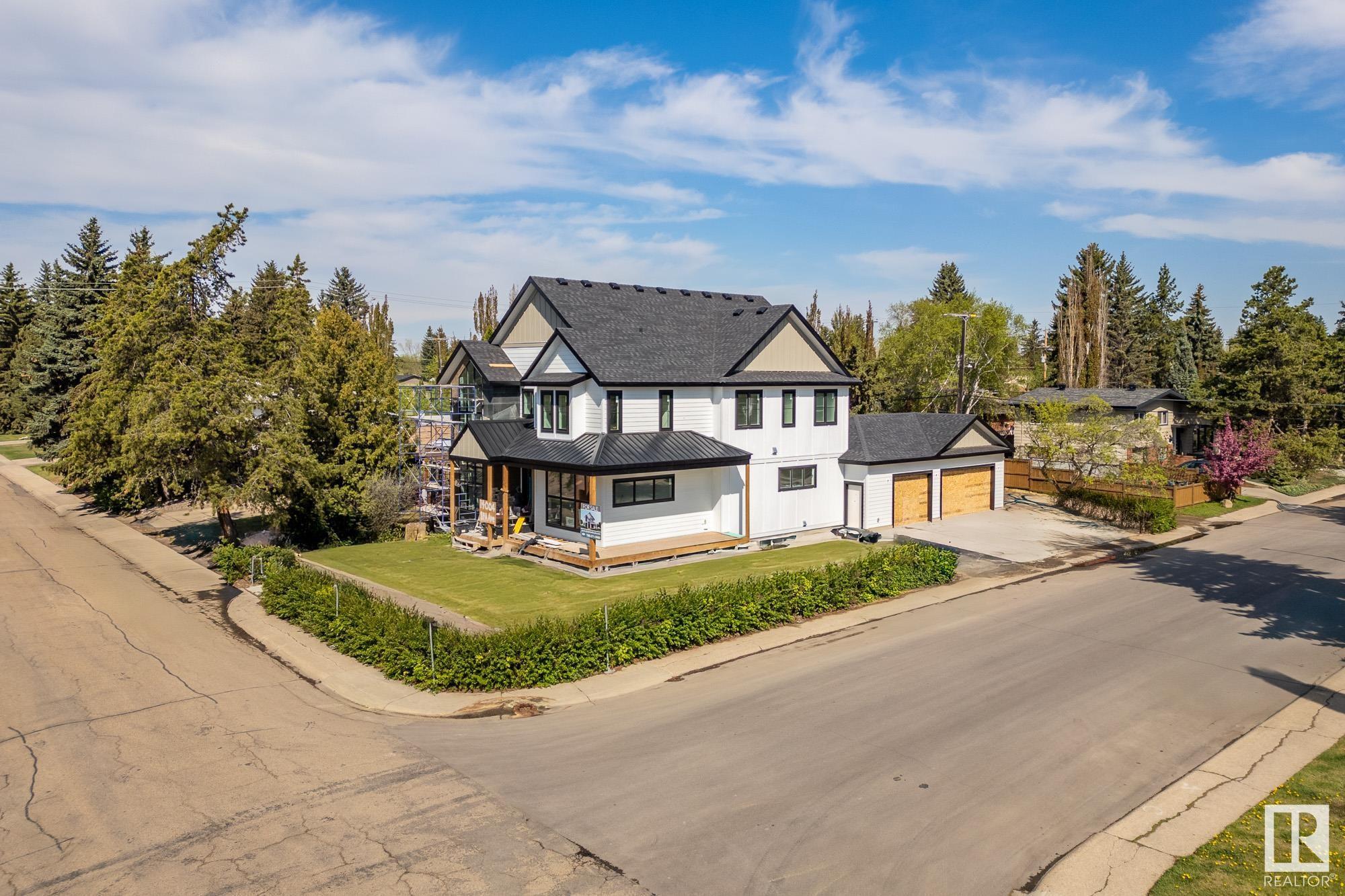 Photo for MLS®# E4436846 - home for sale at 14004 89a Avenue Northwest, Parkview, Edmonton AB