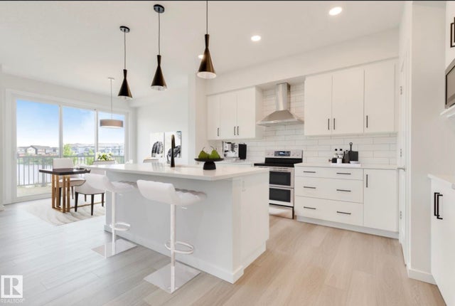 2033 Muckleplum Link Sw, Edmonton