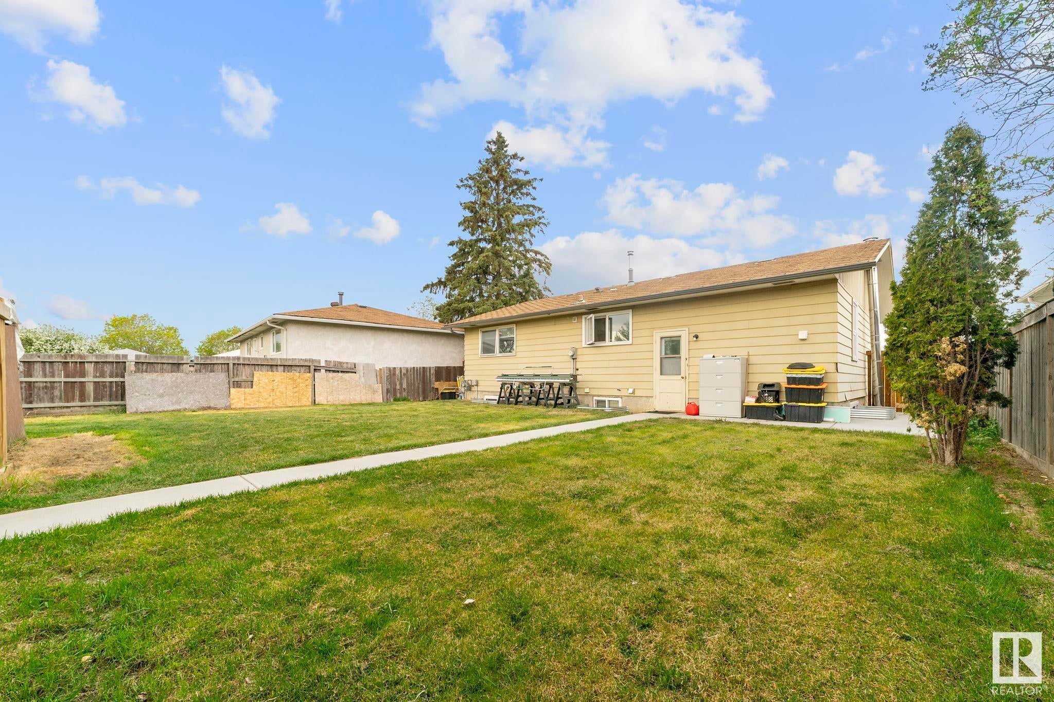 936 Knottwood, Edmonton