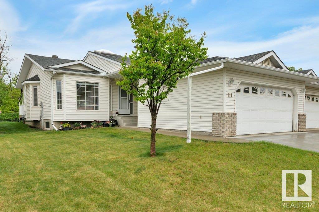111 Ravine Villa(s), Leduc