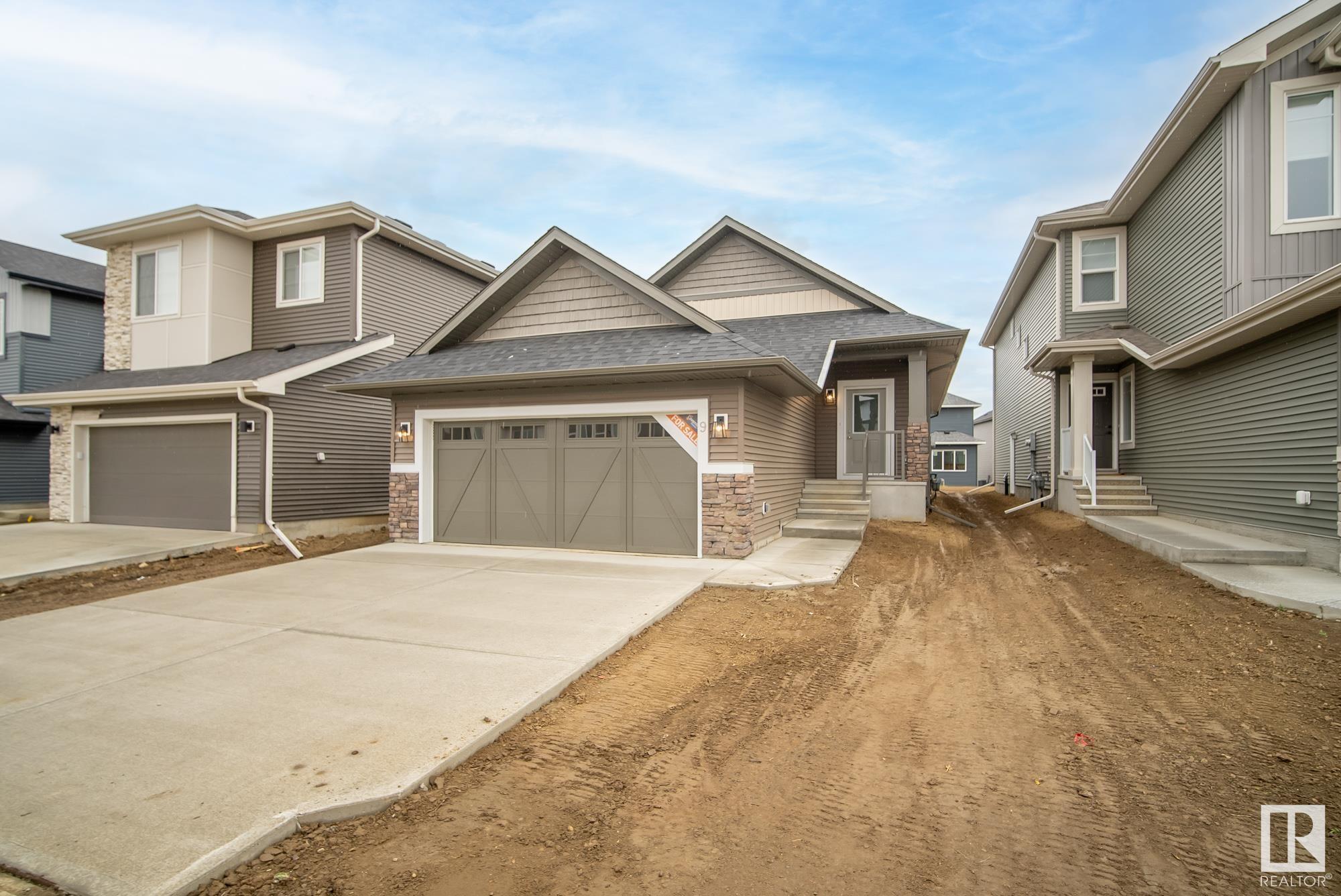 9 Resplendent Way, St. Albert