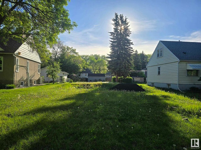 11645 St Albert Trail Nw, Edmonton