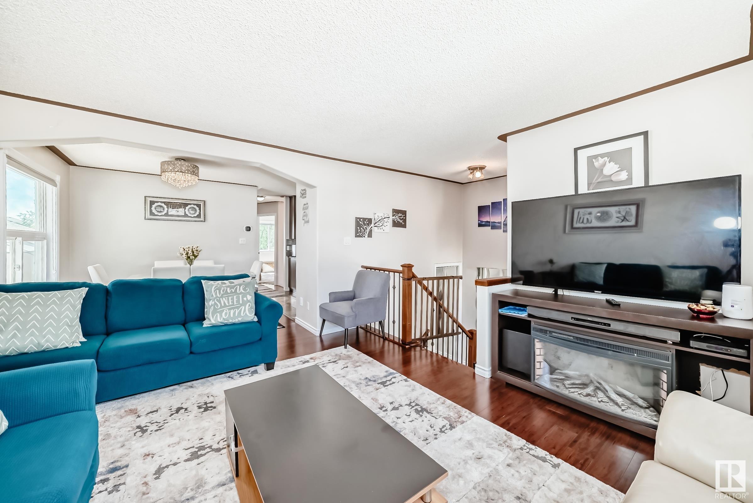 542 River Pt, Edmonton