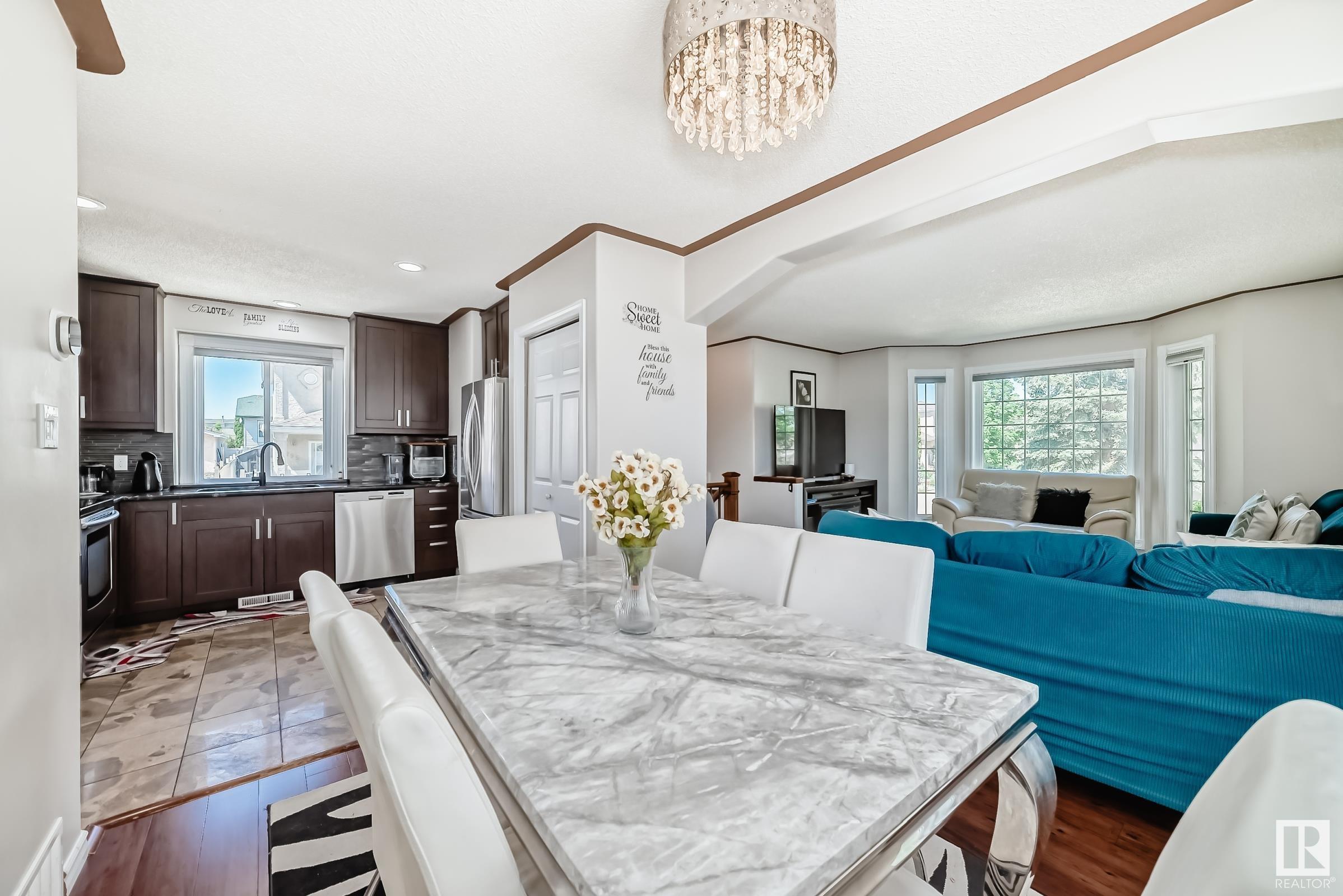 542 River Pt, Edmonton
