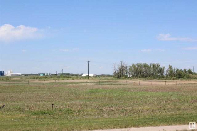 16 Whitetail Drive, Mundare