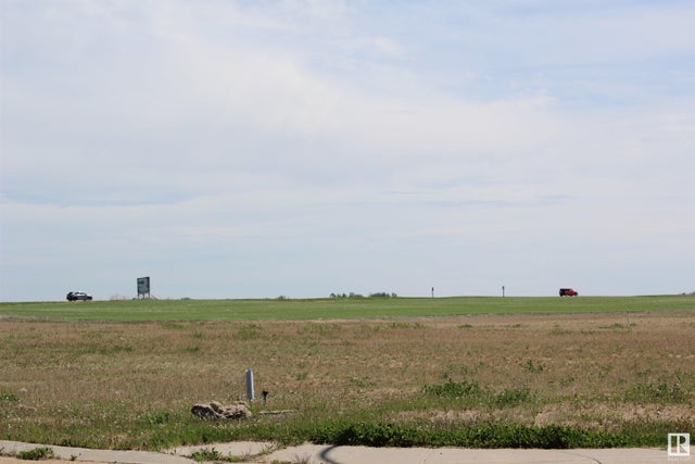 1 Whitetail Bay, Mundare
