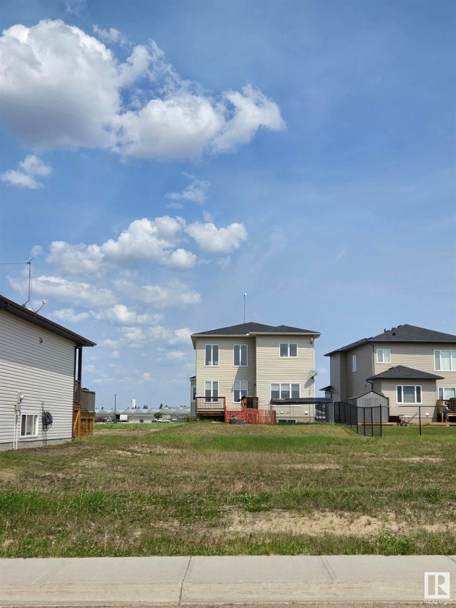 22 Whitetail Crescent, Mundare