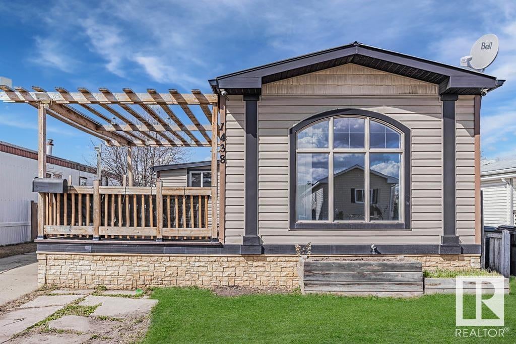 1438 Lakeland Village, Sherwood Park