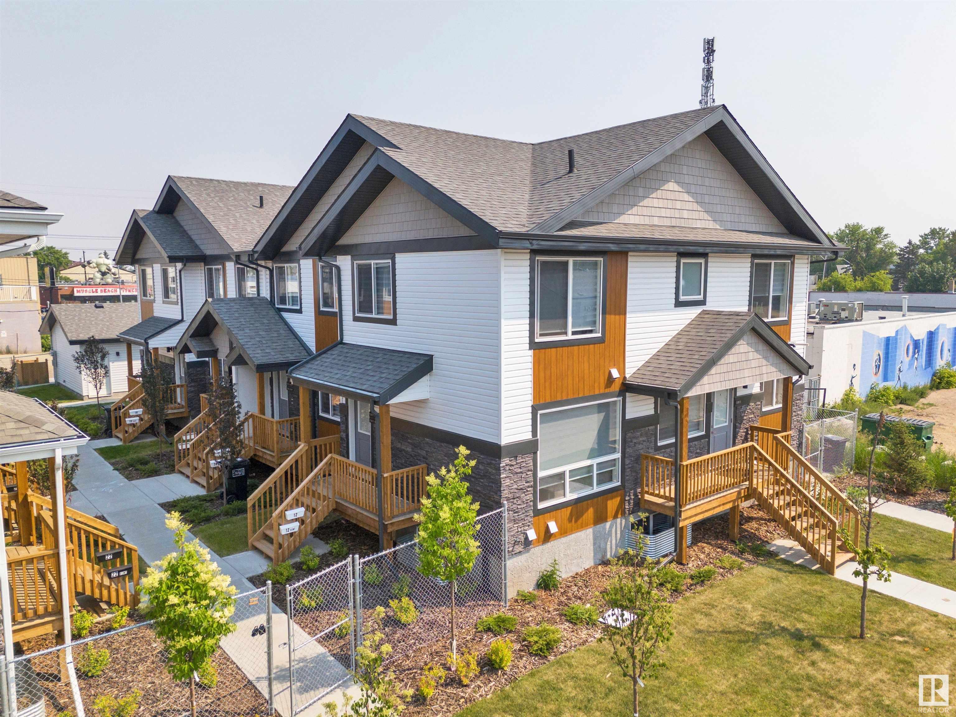 Photo for MLS®# E4442532 - home for sale at 15812 100a Avenue Northwest, Glenwood (Edmonton), Edmonton AB