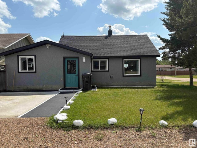 5229 49 Avenue, Elk Point