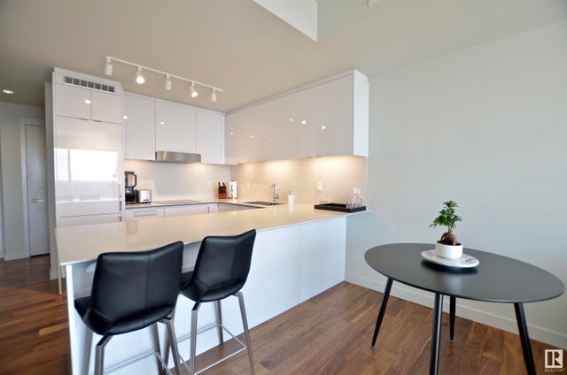 Condo / Townhouse Property for Sale at 3211 10360 102 Street Northwest, Edmonton: MLS®# E4444162