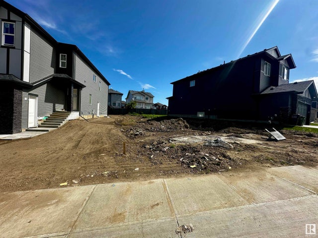1140 Gyrfalcon Crescent Nw, Edmonton