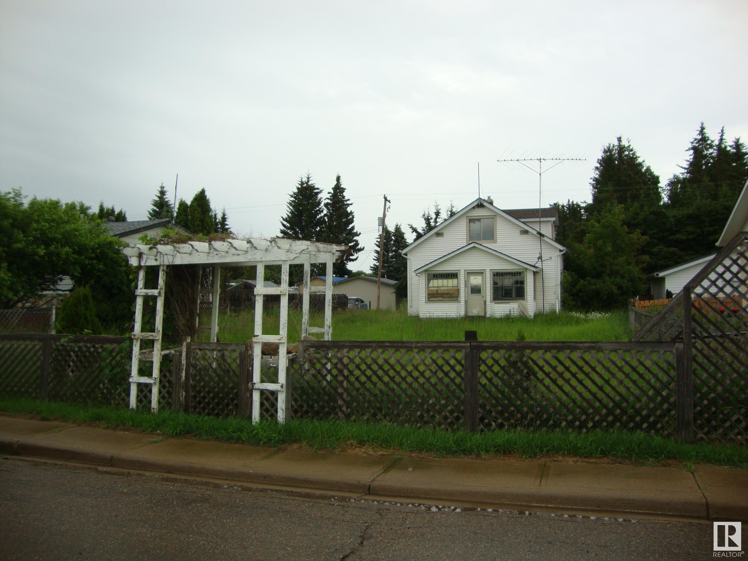 909 2nd Street, Thorhild