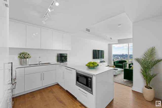 3310 10360 102 Street Nw, Edmonton