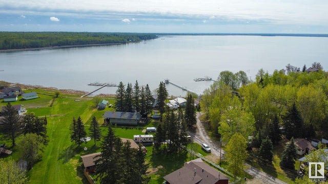 305 3 Street, Rural Lac Ste. Anne County