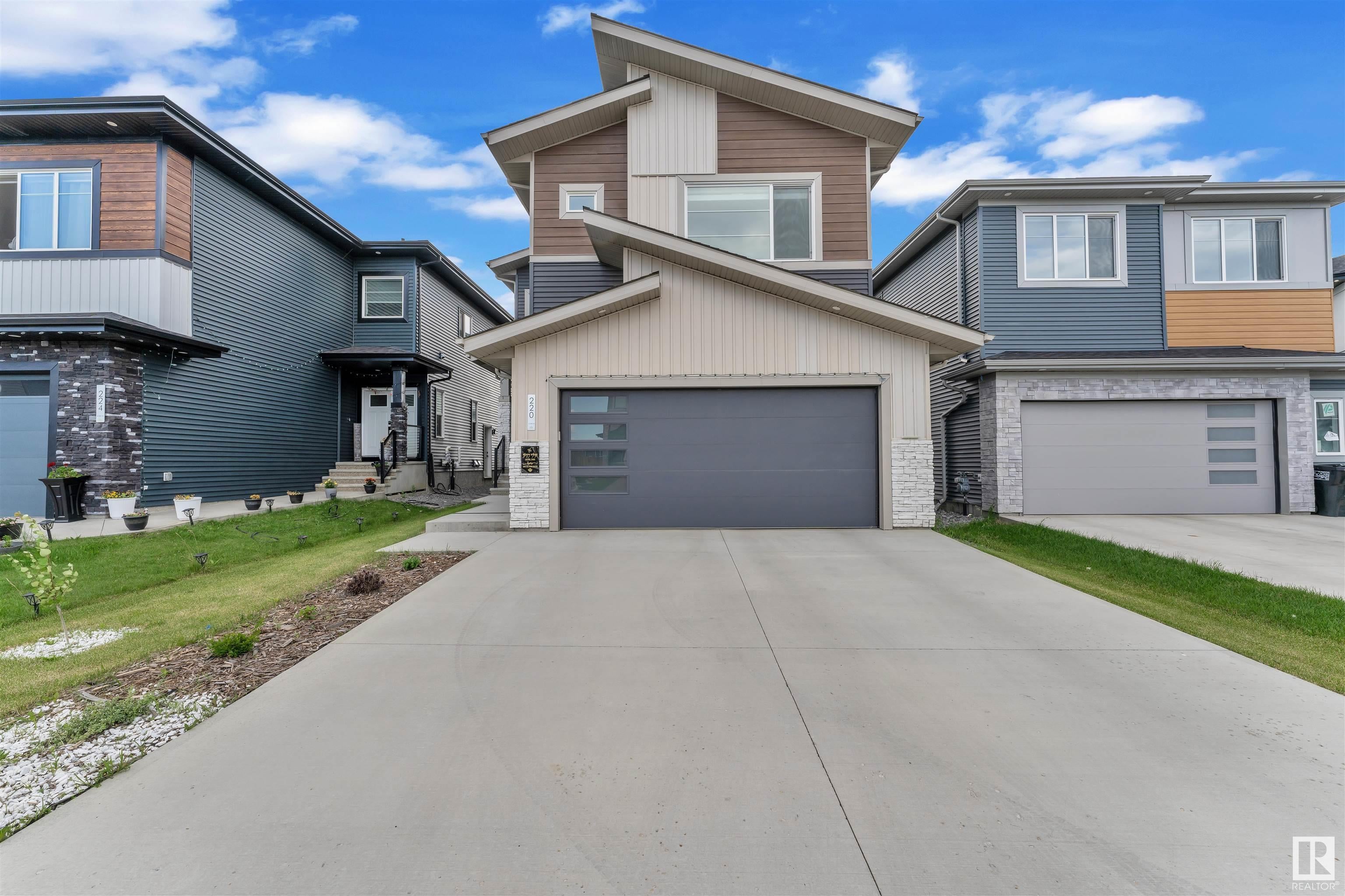 Photo for MLS®# E4447507 - home for sale at 220 42 Street Southwest, Charlesworth, Edmonton AB