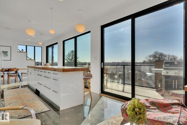 9457 100a Avenue Nw, Edmonton