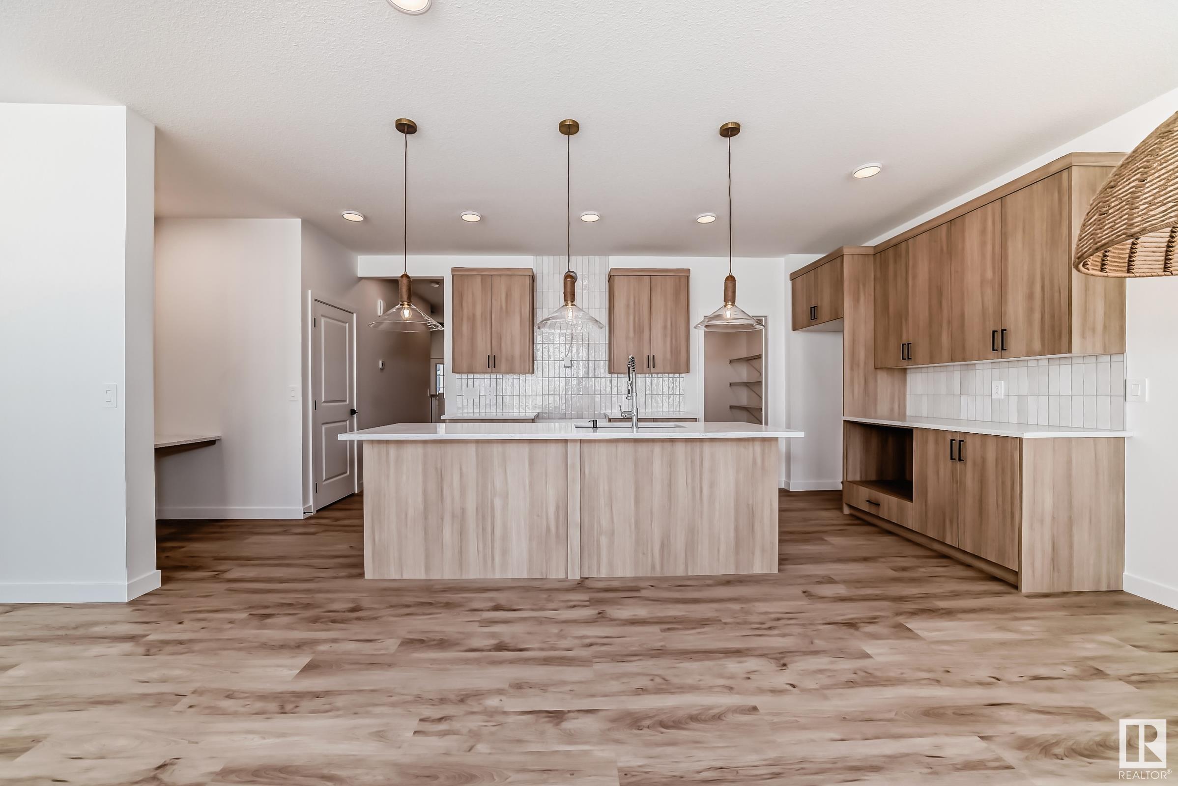 8213 Kiriak Loop, Edmonton