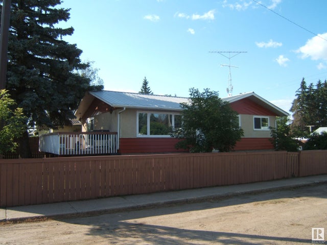 5102 52 Street, Willingdon