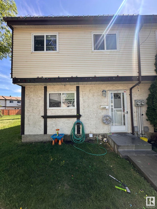 1320 Lakewood Nw, Edmonton
