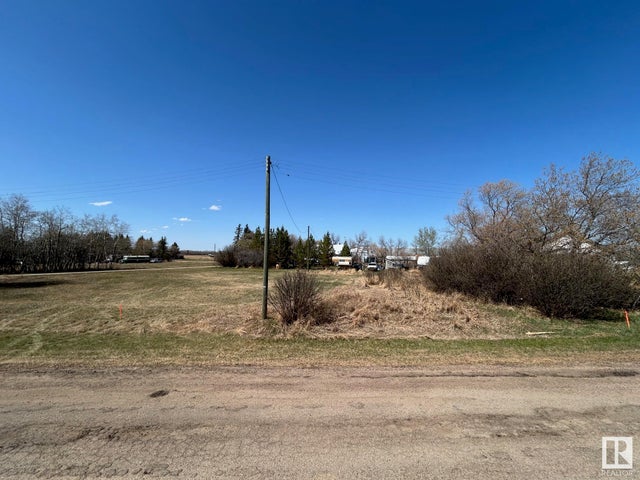 5010 50 Avenue, Therien
