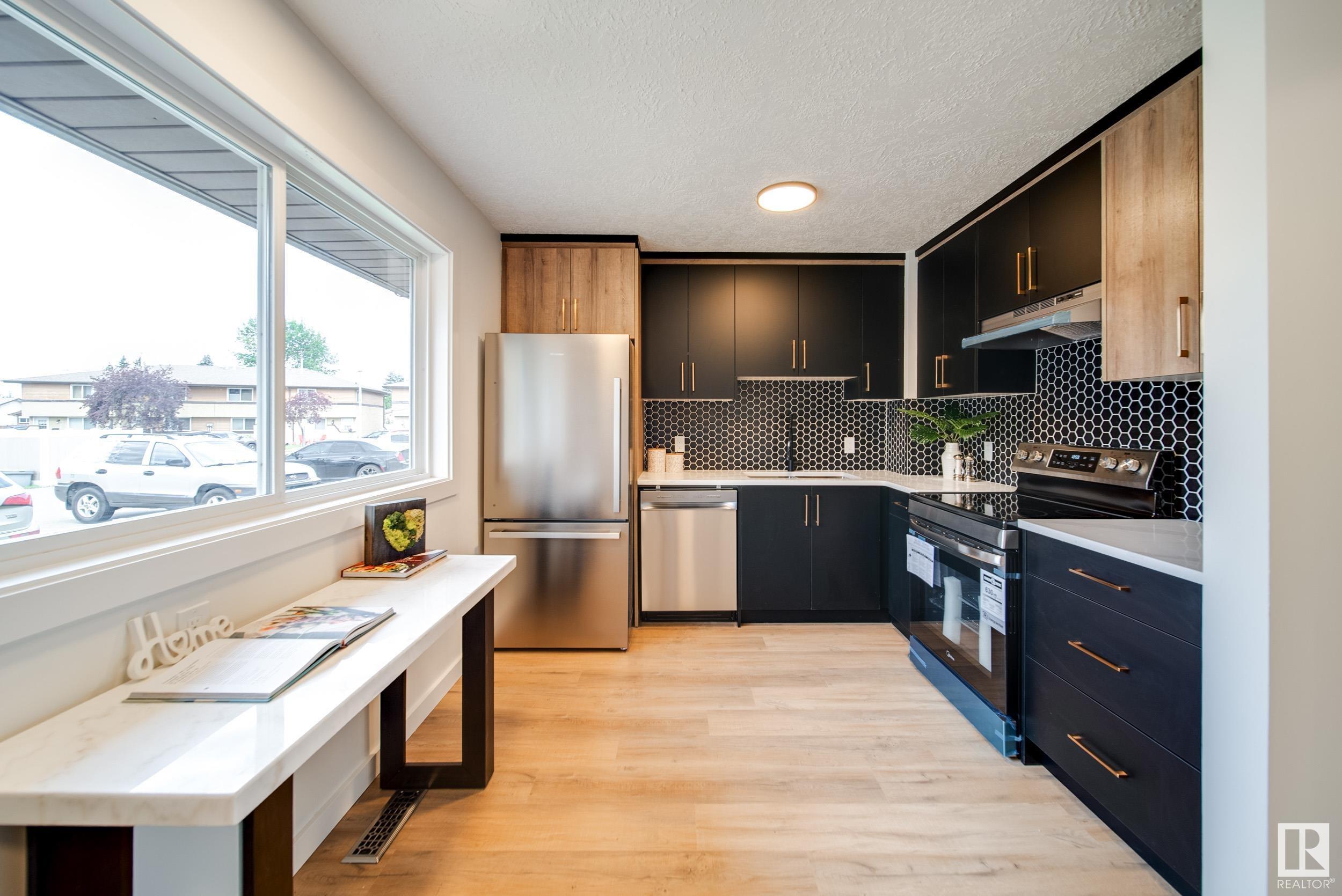 117 Woodborough Way, Edmonton
