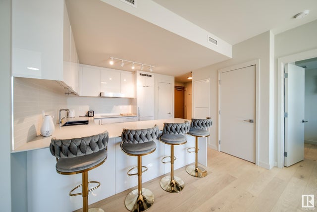 Edmonton Home for Sale: Condo / Townhouse Listing in Downtown (Edmonton)