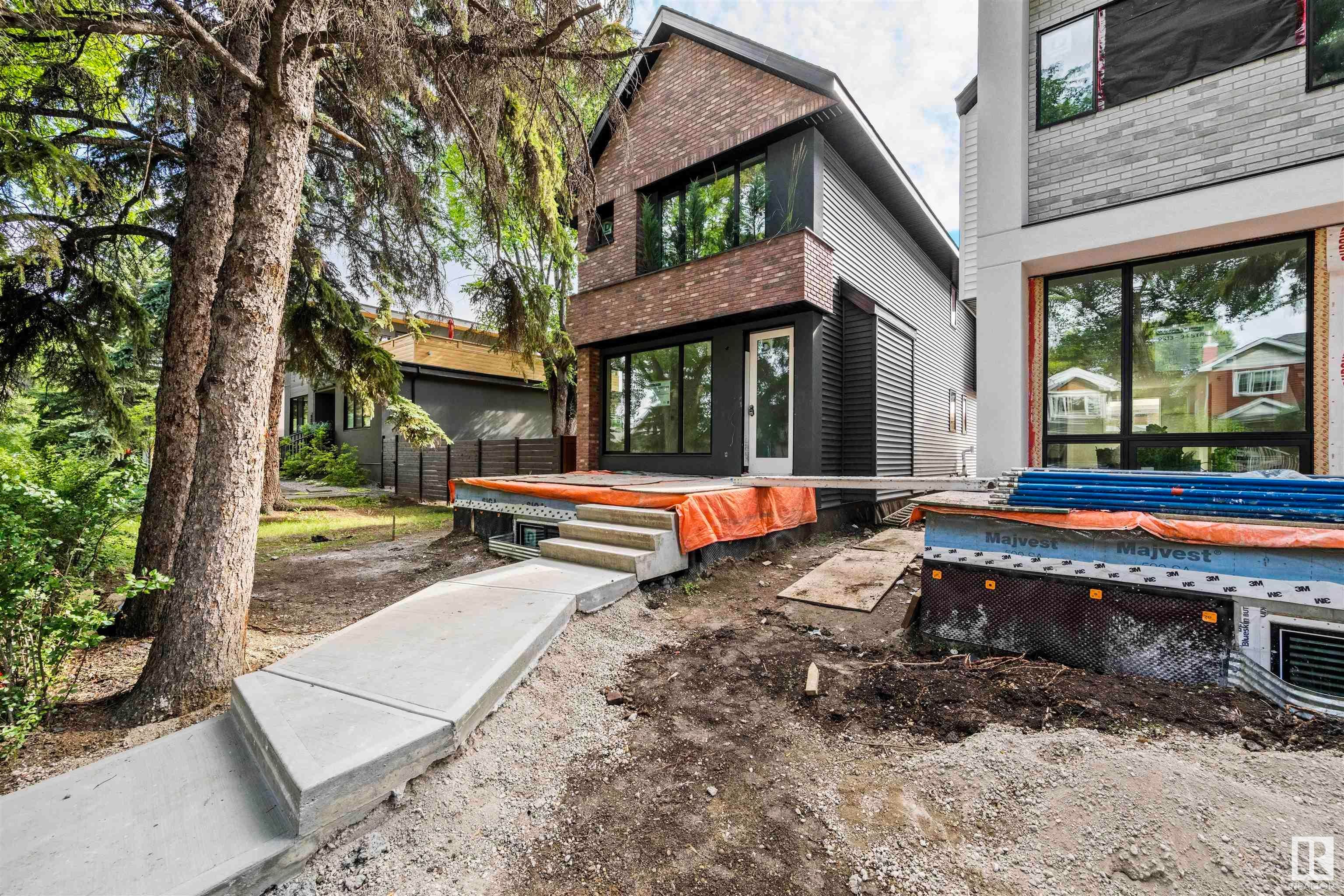 Single Family Property for Sale at 9315 94 Street Northwest, Edmonton: MLS®# E4449564