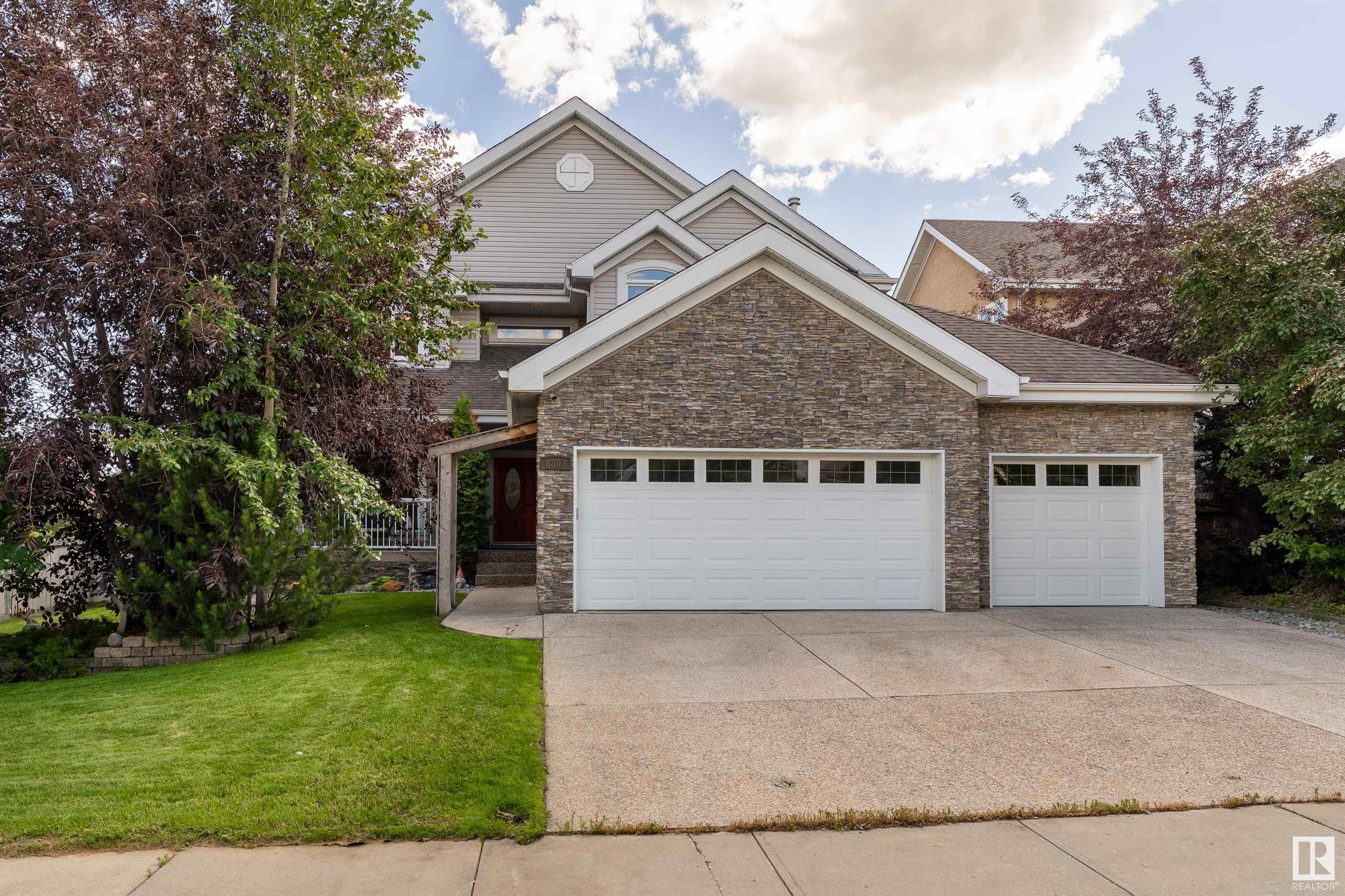 Edmonton Real Estate: Single Family Property for Sale in Summerside