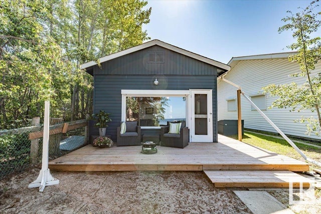 101 1st Ave Mameo Beach, Rural Wetaskiwin County