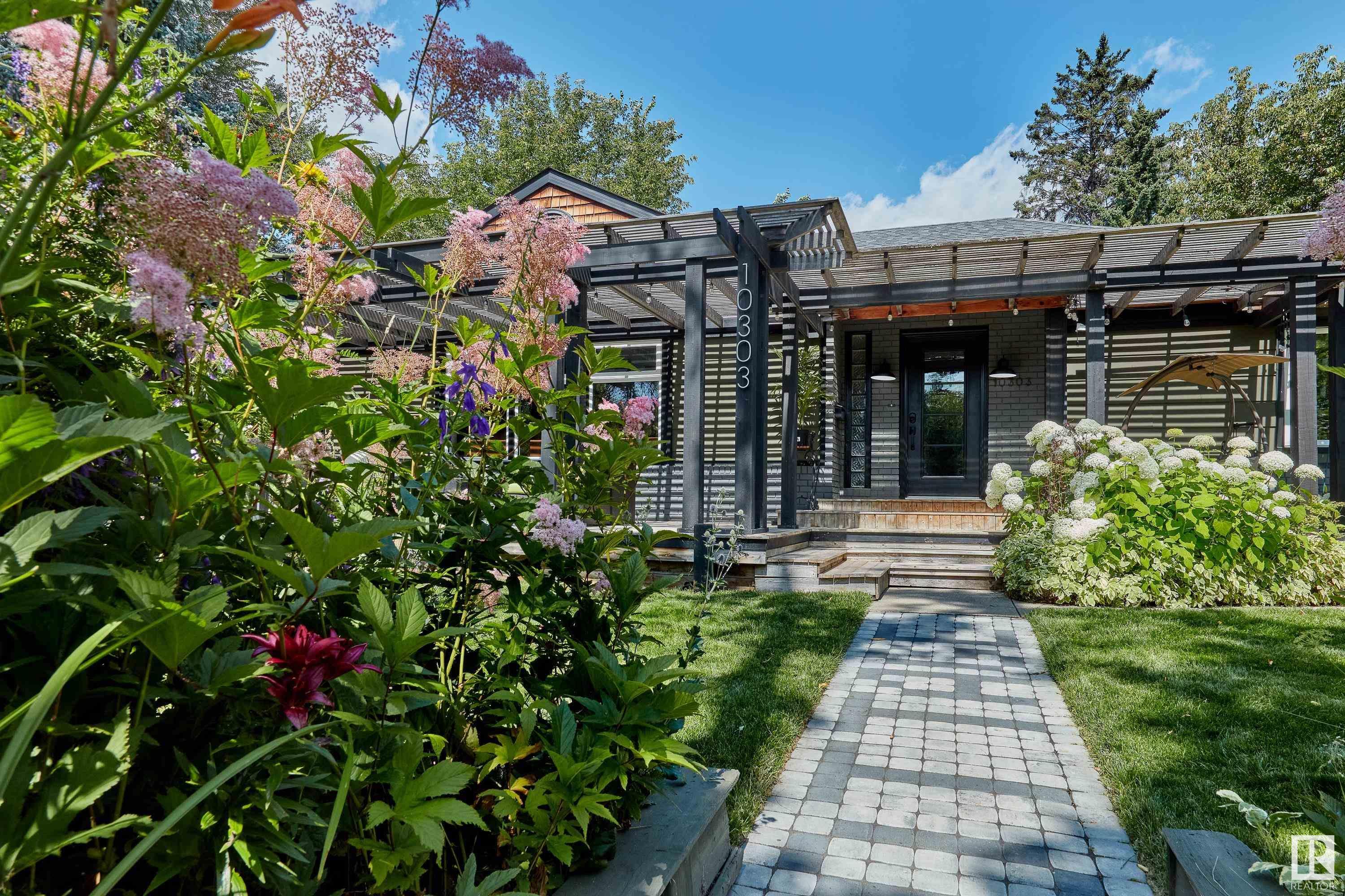 Photo for MLS®# E4450906 - home for sale at 10303 Glenora Crescent Northwest, Glenora, Edmonton AB