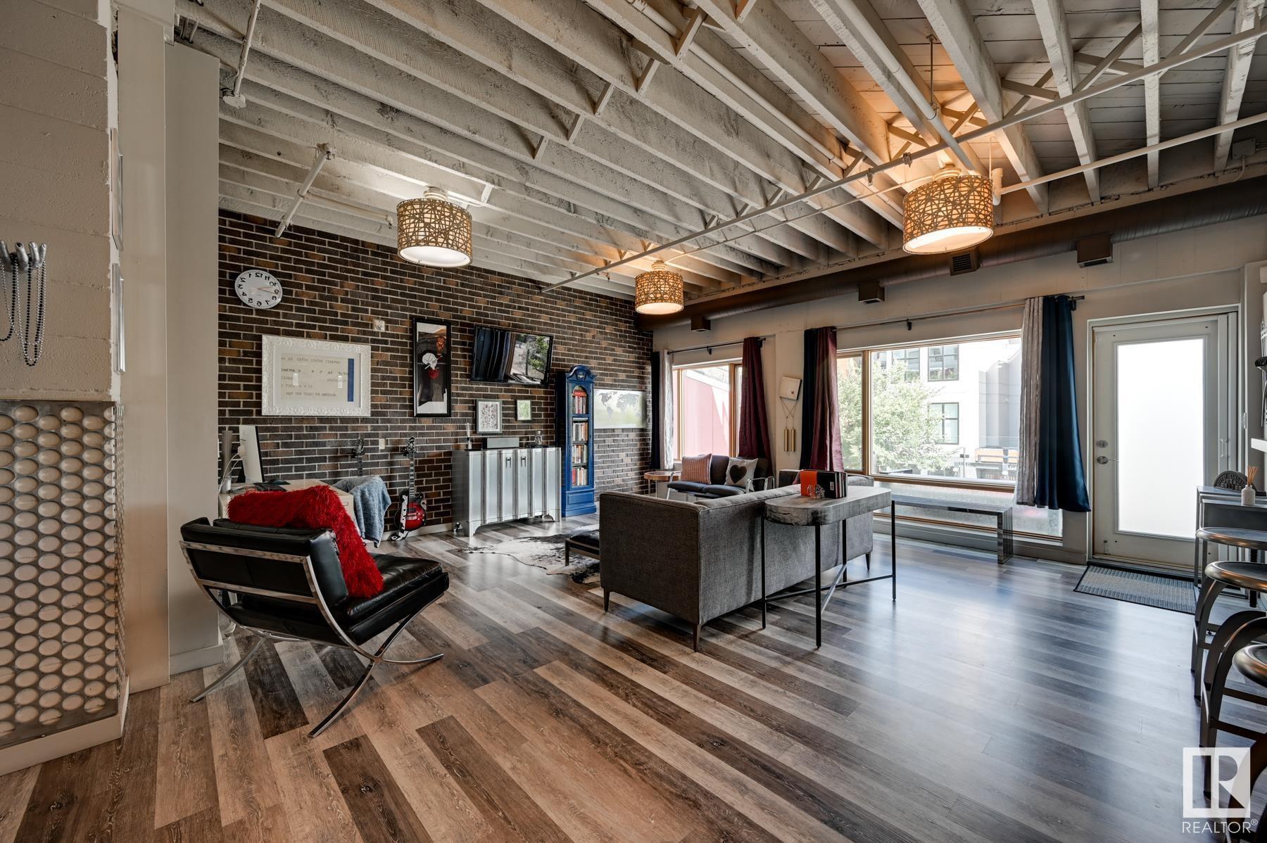 Photo for MLS®# E4450912 - home for sale at 11623 105 Avenue Northwest, Queen Mary Park, Edmonton AB