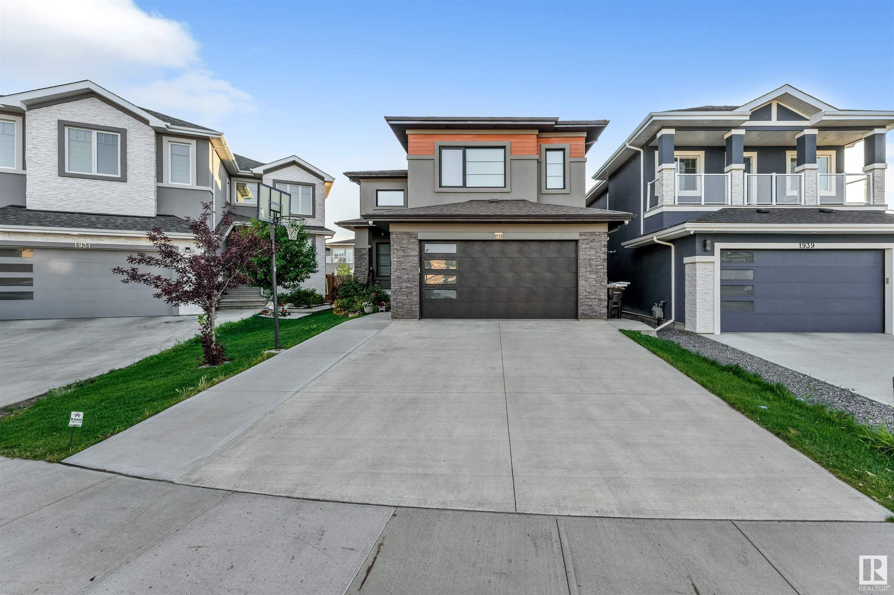 Single Family Home for Sale in Edmonton, AB