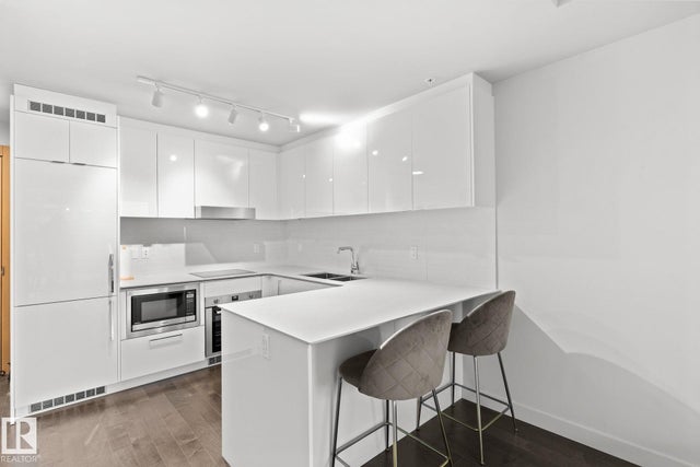 Edmonton Real Estate: Condo / Townhouse Property for Sale in Downtown (Edmonton)