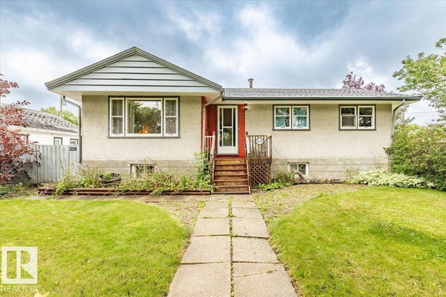 5116 52 St, Warburg