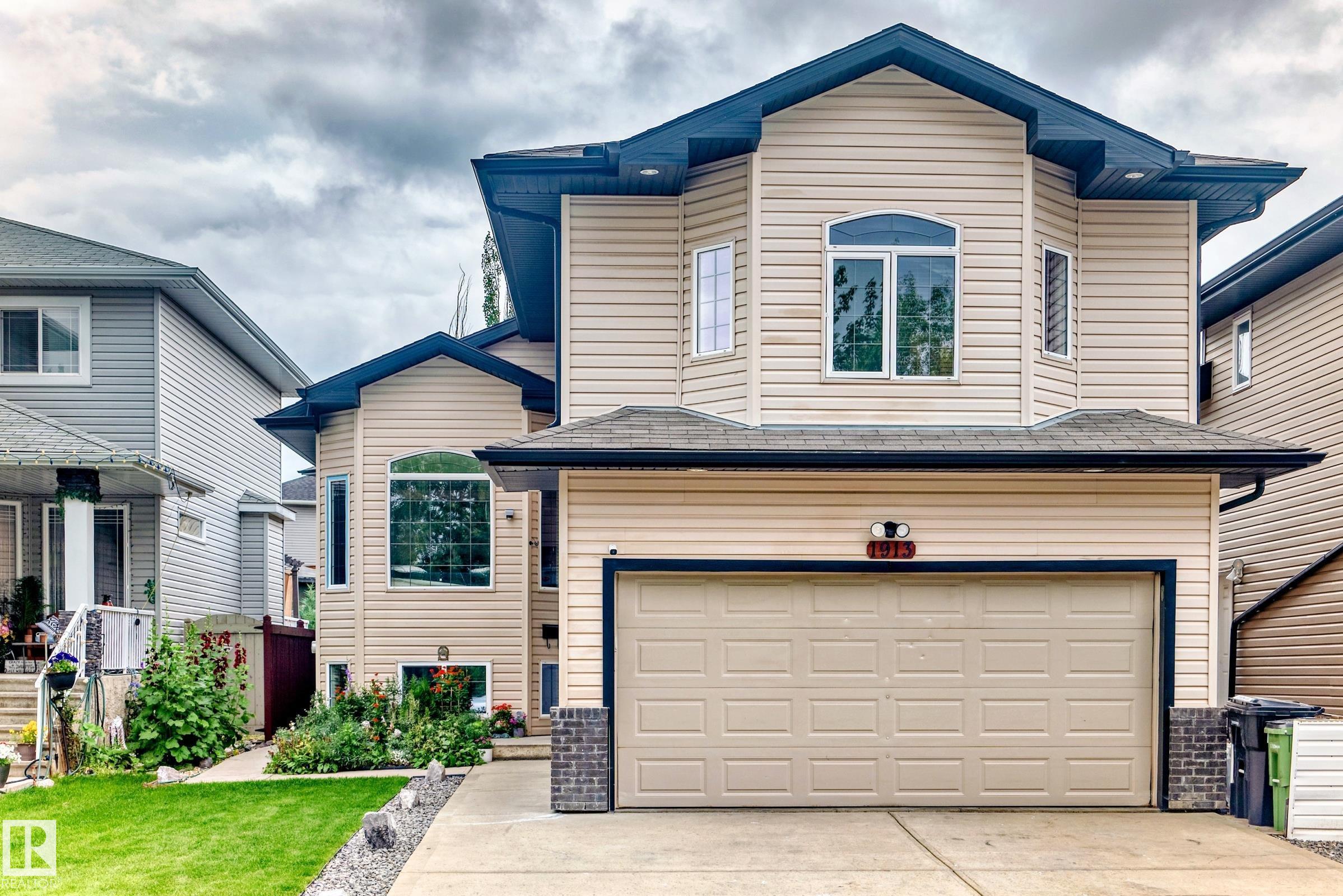 Single Family Home for Sale in Edmonton, AB