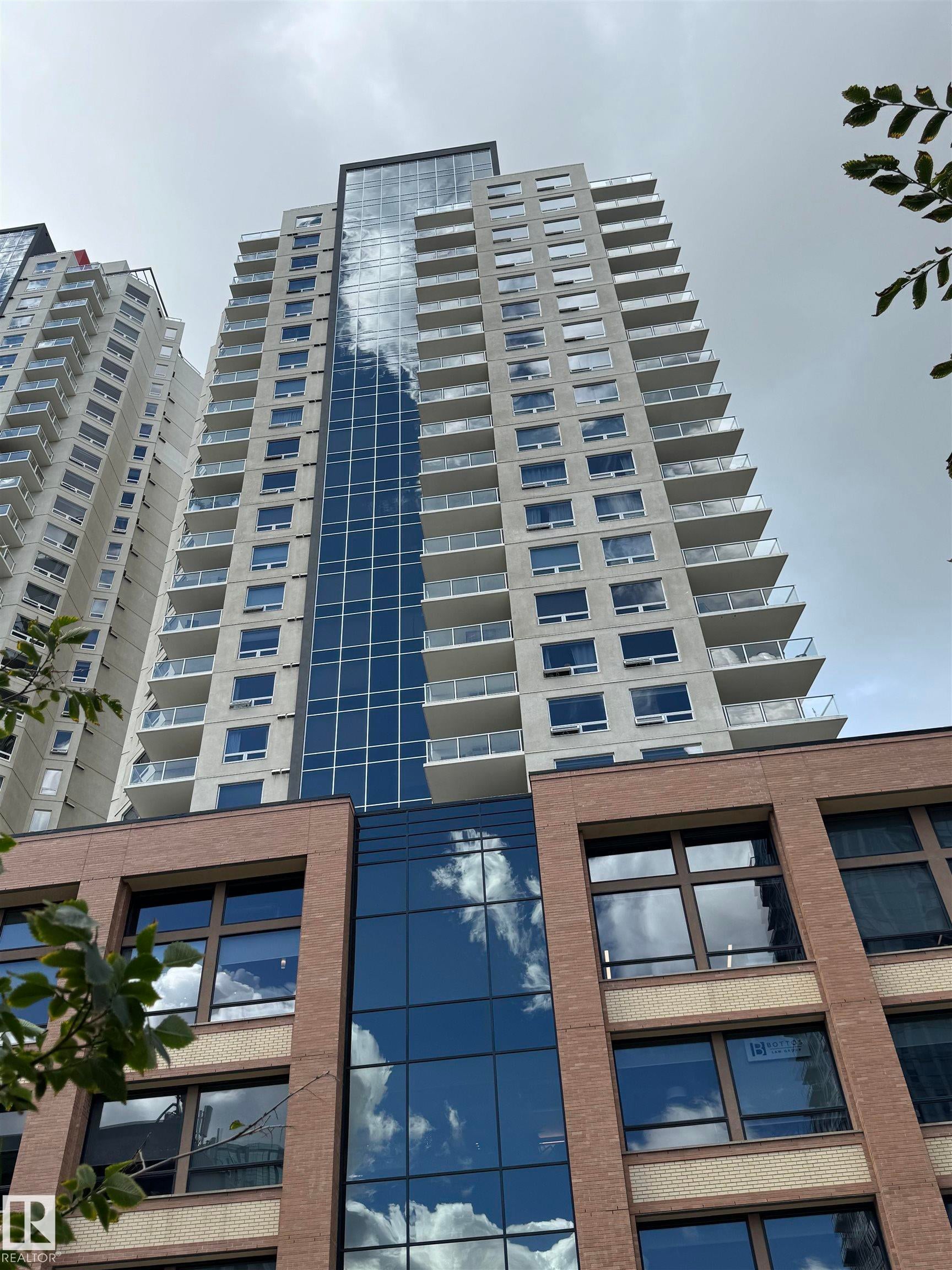 602 10226 104 St, Edmonton