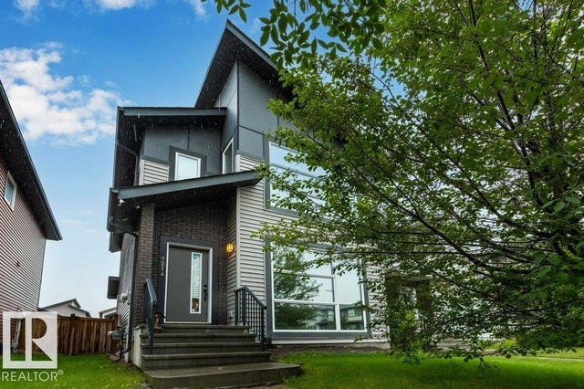 7214 Cardinal Way Sw, Edmonton