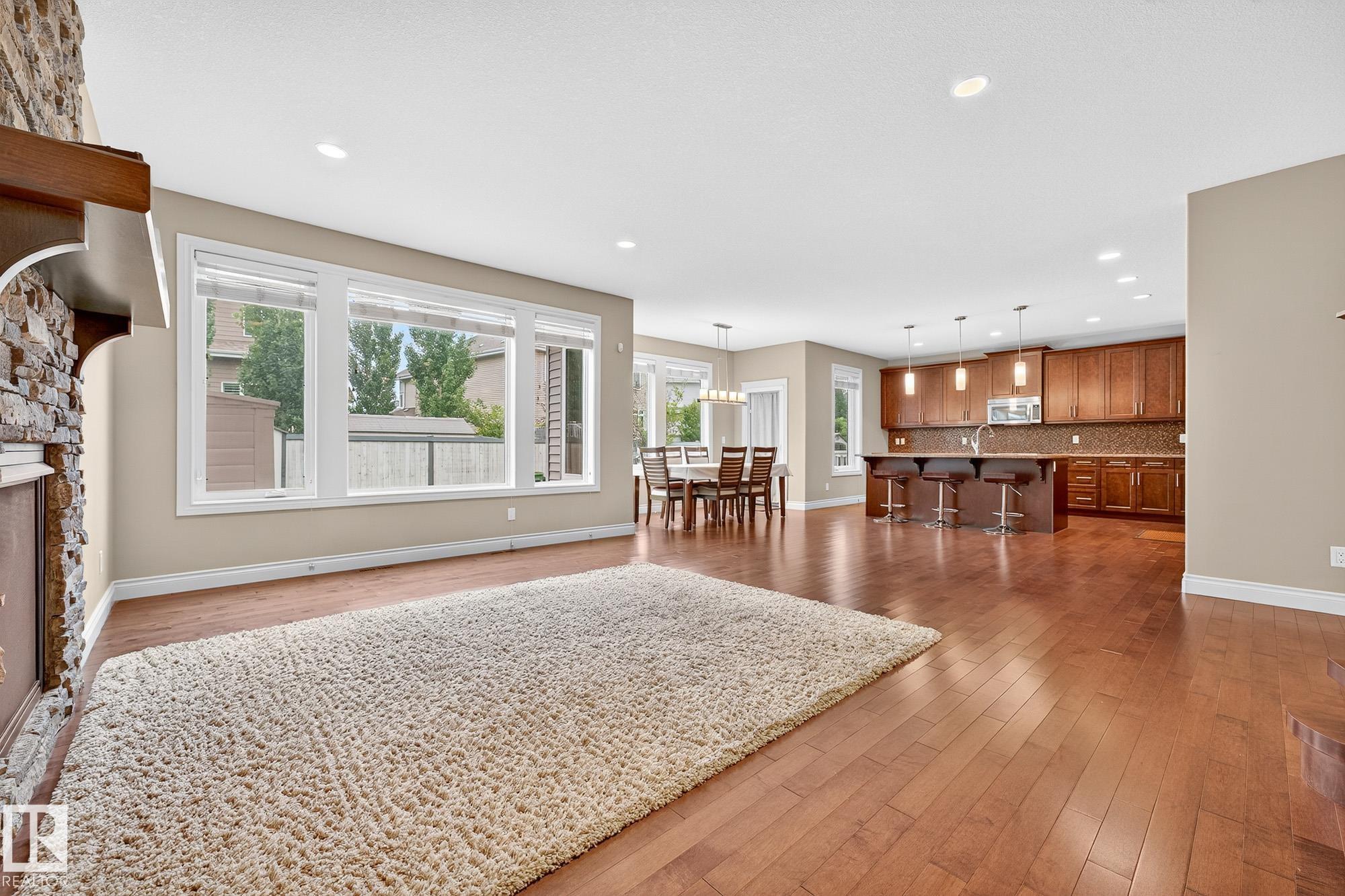 Home for Sale Located at 2121 90a Street Southwest, Edmonton, AB