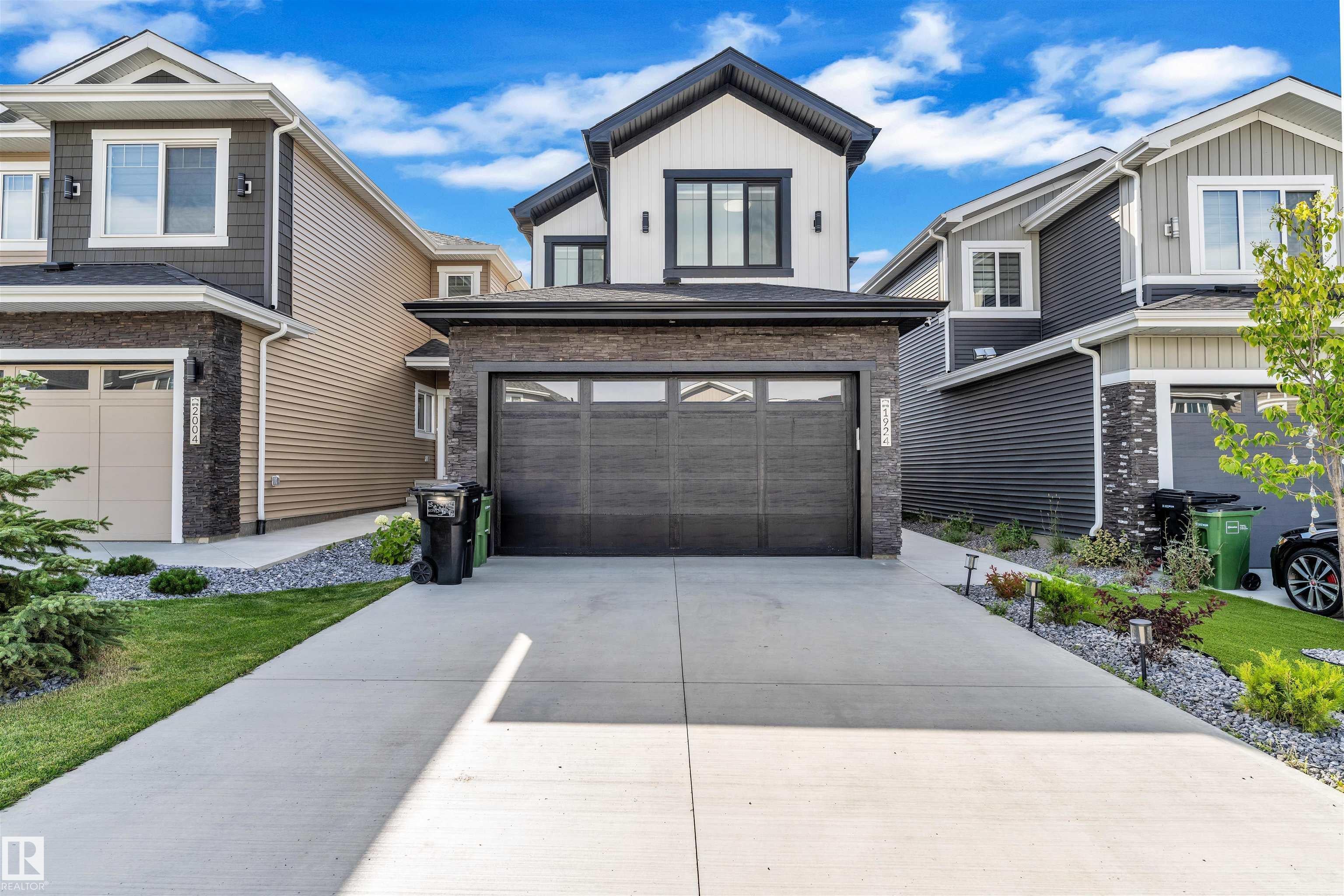 Photo for MLS®# E4453698 - home for sale at 1924 164 Street Southwest, Glenridding Heights, Edmonton AB
